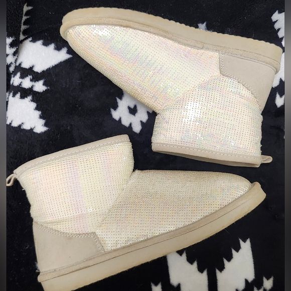 VS Pink Iridescent Bling Faux Fur Booties ✨️ - Picture 2 of 11